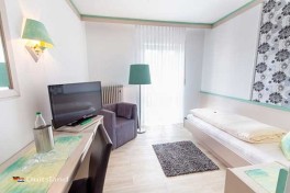 Motor hotel aan de A9 in Duitsland met overdekte stalling